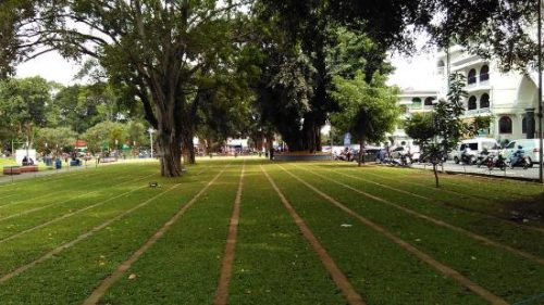 PENJELASAN SYAIKH BIN BAZ SEPUTAR SHALAT IED: TEMPAT PELAKSANAAN DAN BAGAIMANA JIKA TERLAMBAT